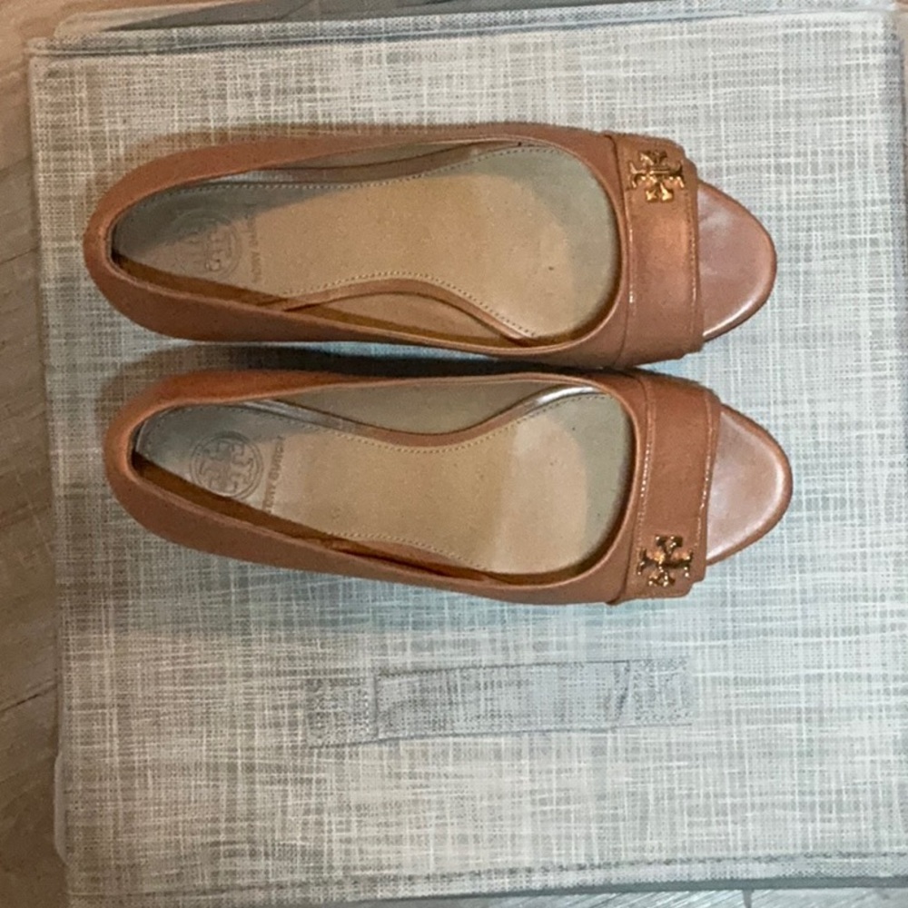 Tory burch sally
Leather Wedge Pump - Picture 3 of 3